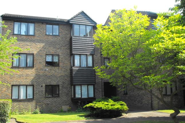 Flat for sale in Collingwood Place, Walton-On-Thames