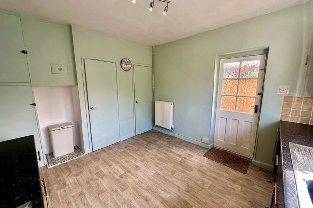 18, Rivermead Close, Gloucester photo 5