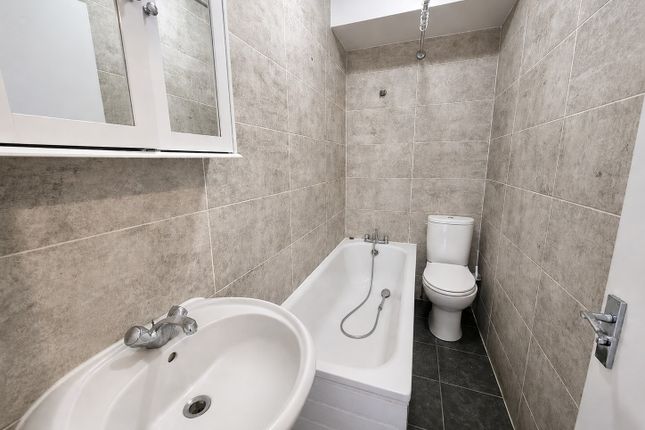 339, High Street, Enfield photo 5