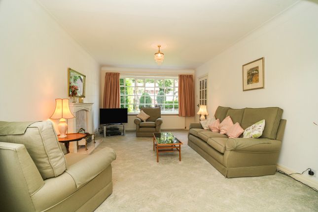 8, Brooklands Court, Rochdale photo 3