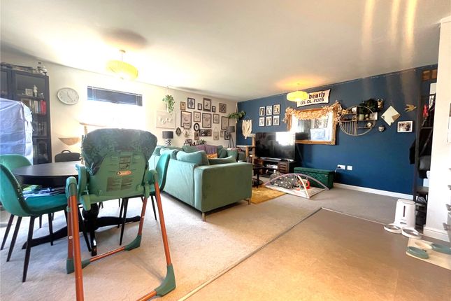 Flat 6, 6, Bartlett Avenue, Farnham photo 3