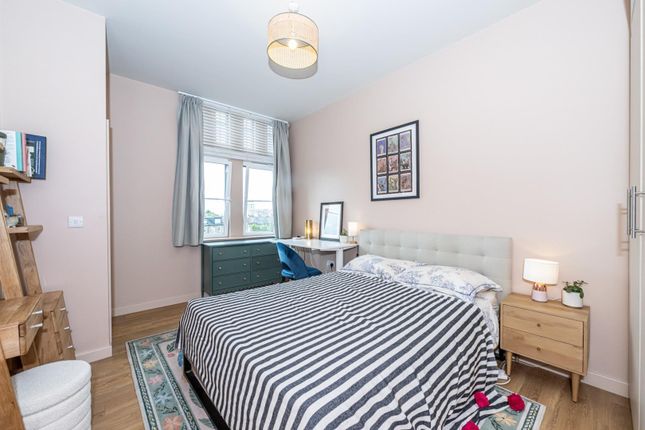 Flat 26, Academy Court, 34 Glengall Road, London photo 4