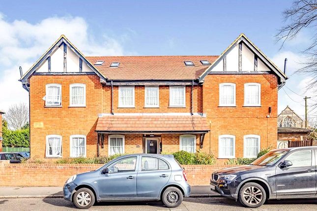 Thumbnail Flat to rent in Harwoods Road, Watford, Hertfordshire