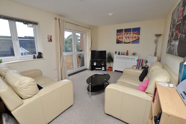 22, School Meadow, Surrey photo 3