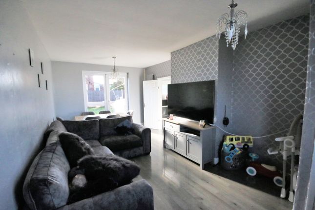 10 Saddleback Crescent, Wigan photo 2