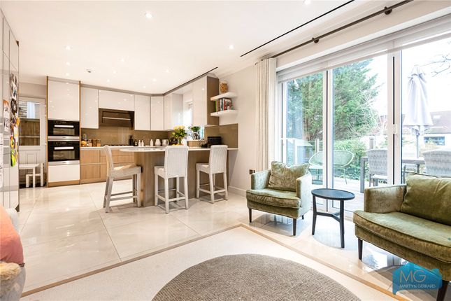 2, Cranberry Close, Mill Hill photo 3