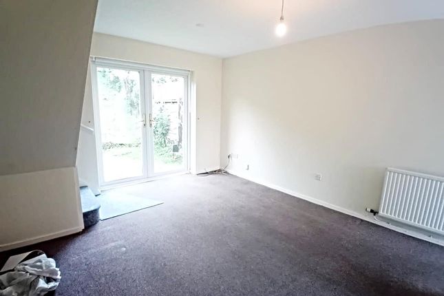 8, Clos Creyr, Llantwit Fardre photo 3