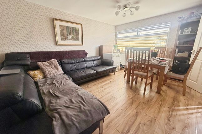 74, Helmsdale Close, Berkshire photo 3