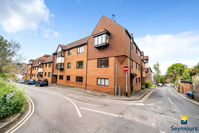 Thumbnail Flat for sale in Guildford, Surrey