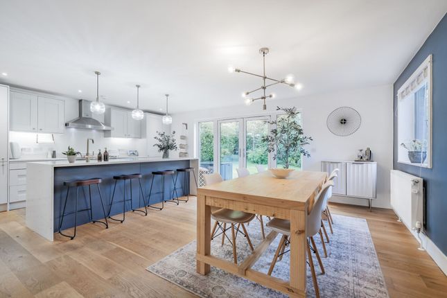 1 Chequer Close, Billingshurst photo 2