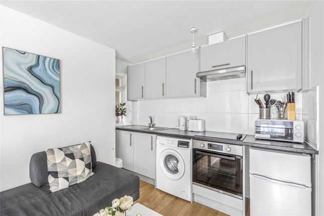 Flat for sale in Cavendish Road, London