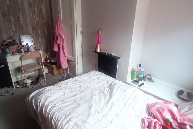 446, Burton-on-Trent photo 3