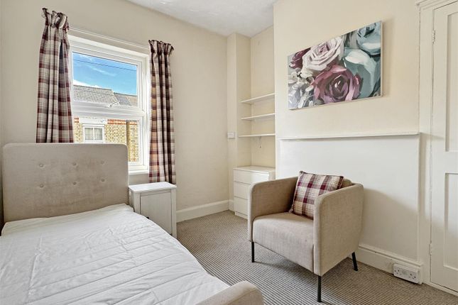 Terraced house to rent in Madras Road, Cambridge