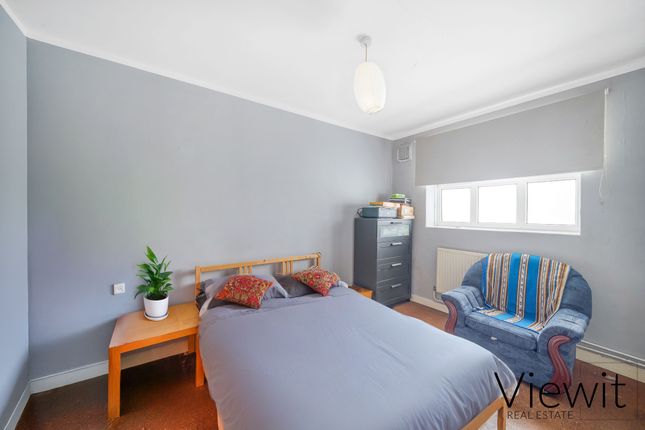 Flat 38, Purser House, London photo 4