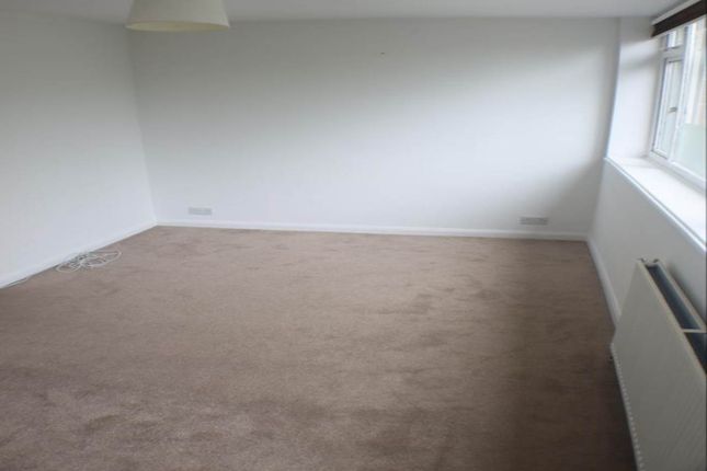 Bishops Rise (Room 2), Hatfield Hertfordshire photo 5