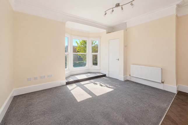 1-bed flat on 59A, Southsea, £925/mo