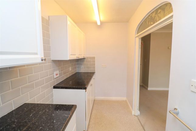 Flat for sale in Salisbury Road, Farnborough