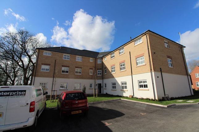 Flat to rent in Baytree Court, Prestwich