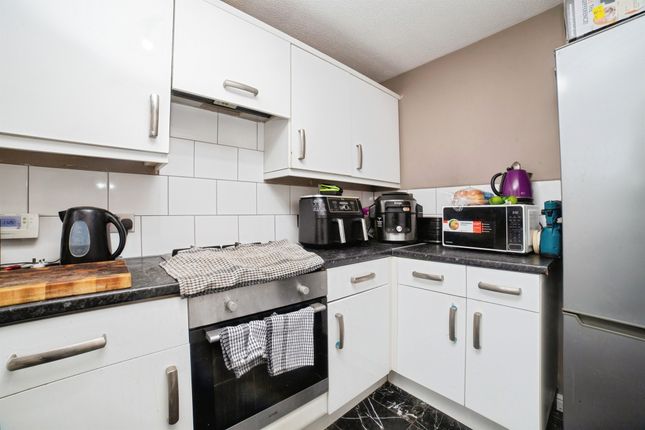 27, Mercia Court, SUTTON-IN-ASHFIELD photo 3