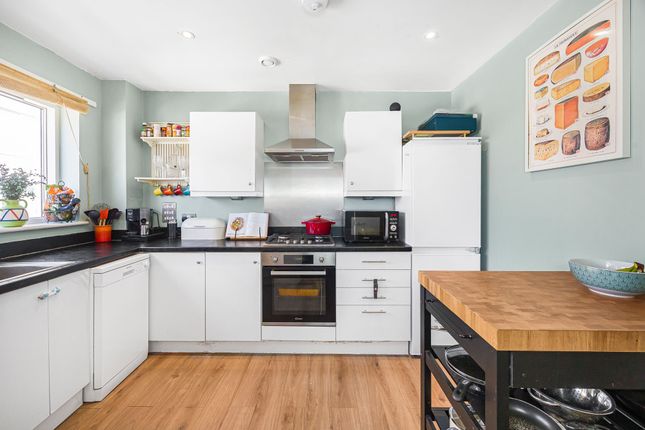 Flat 7, Leyla House, London photo 4