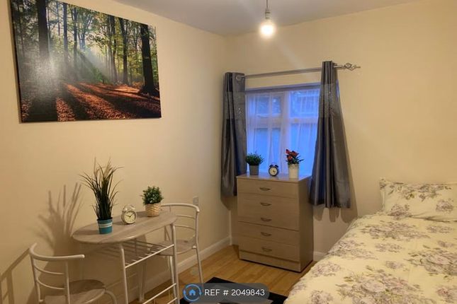 Thumbnail Room to rent in Norfolk Avenue, London