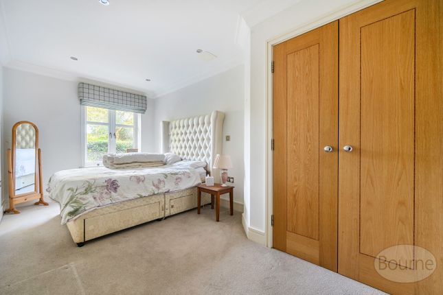 1 Cobbett Court, 54, Waverley Lane, Farnham photo 3