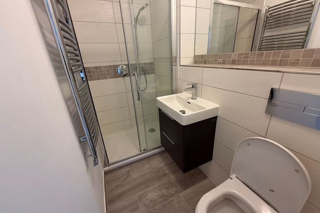 Flat 2, 224-24, High Street, Harrow photo 4