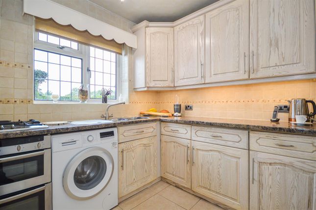 42, The Crescent, Altofts photo 4