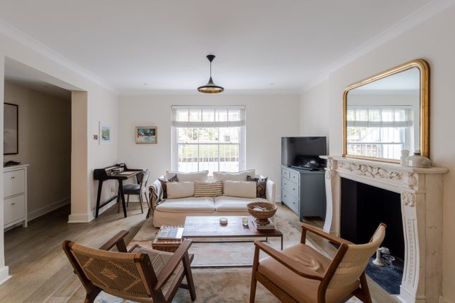 Flat 2, 36, Bassett Road, London photo 2