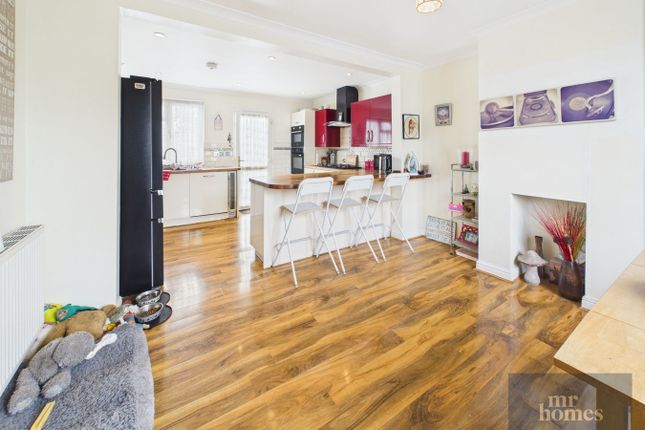 13, Clarke Street, Cardiff photo 3