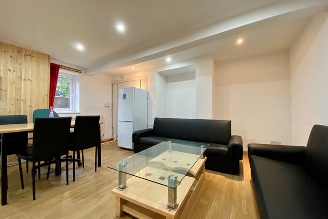 Royal Park Avenue, 20, Leeds photo 5