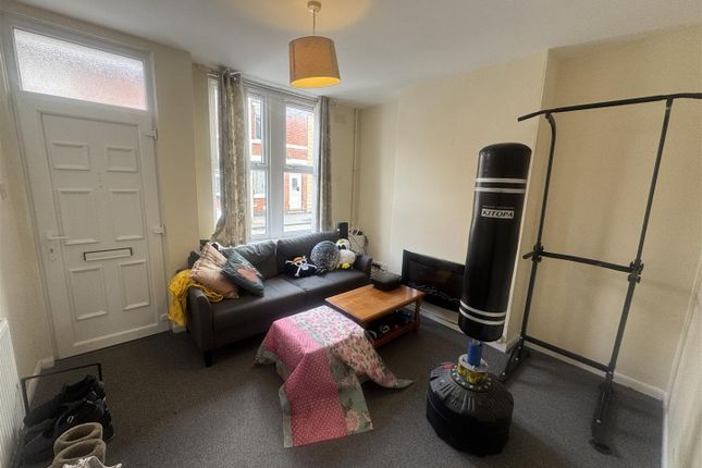 8, Oakland Street, Nottingham photo 4