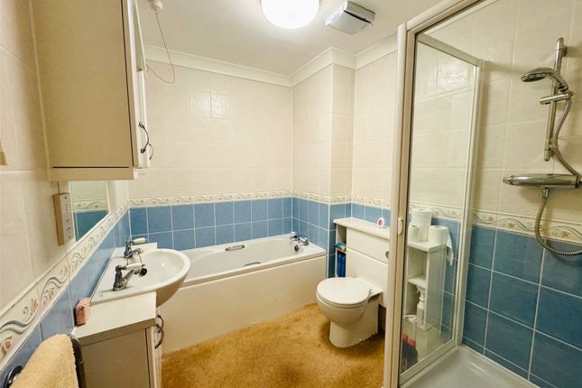 27 Cadogan Court,, Branksomewood Road, Hampshire photo 4