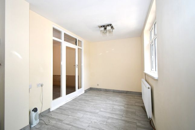 41, Martley Drive, Ilford photo 4
