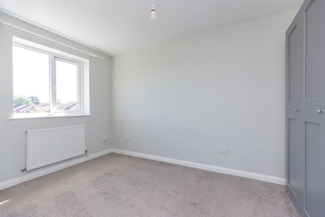 21 Primrose Close, Gillingham photo 4