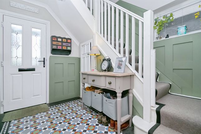 4, Ceri Avenue, Barry photo 3