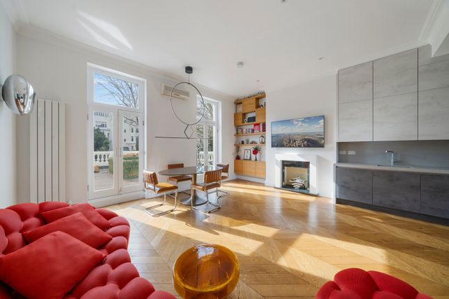 Flat for sale in Holland Park Avenue, Holland Park