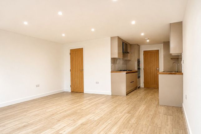 246 Chessington Road, Epsom photo 2