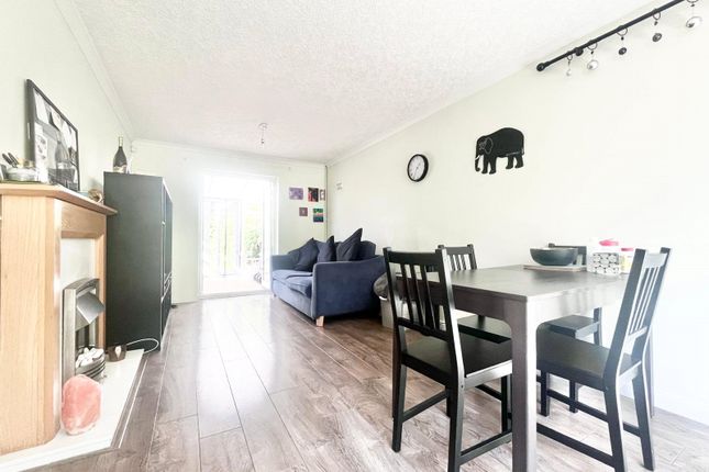 9, Ross Road, Twickenham photo 2