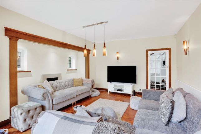 27, Shirley Avenue, South Cheam photo 4