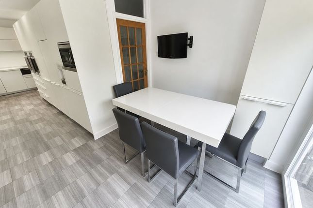 Cavendish Drive, Edgware photo 5