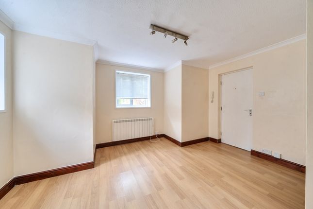 Flat 2 Bayman Manor,, Lye Green Road, Chesham photo 2