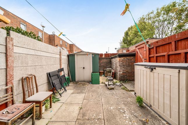 9 Sanders Way, London photo 4