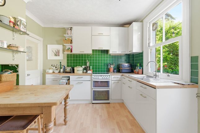 Amberley,, London Road, Buckinghamshire photo 4