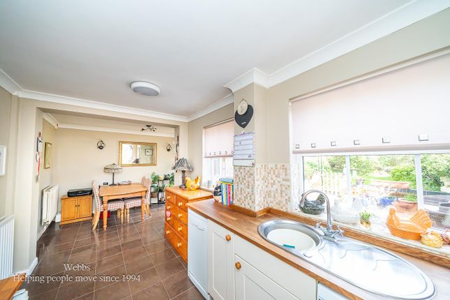 4, Burnet Grove, Wolverhampton photo 3