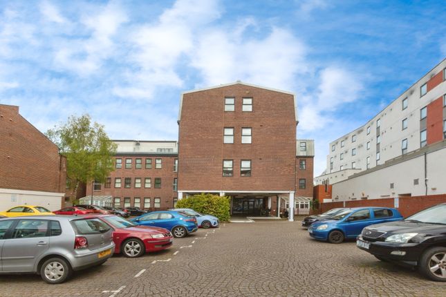 Flat for sale in Upper Charles Street, Camberley