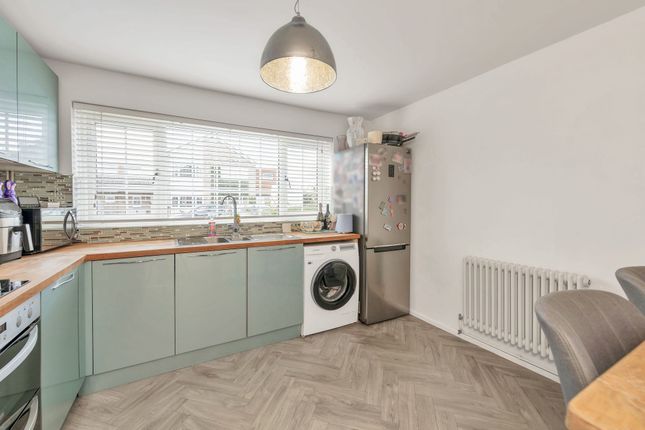 12 Willmott Road, Royston photo 3