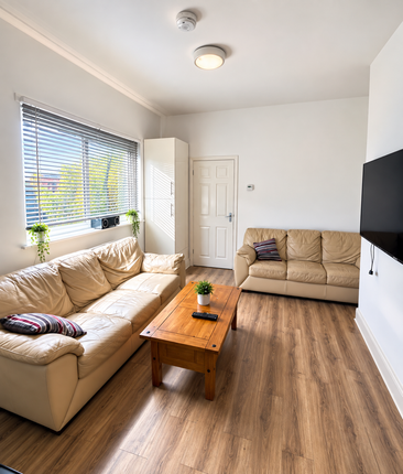 Room 6, 12 Heathcote Street, Hull photo 5