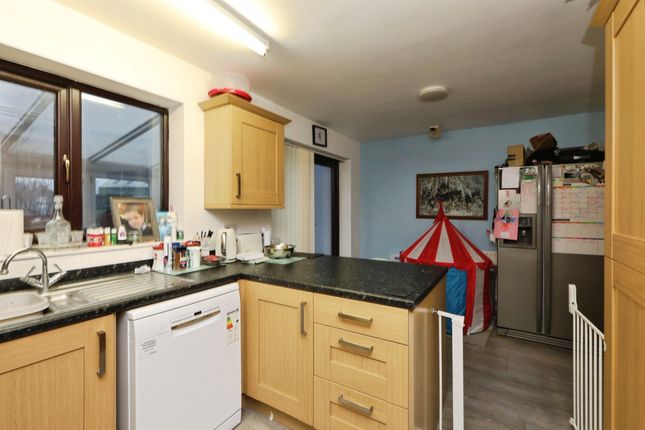 4, Bridge Close, WORKSOP photo 3