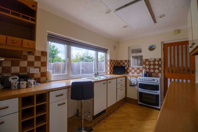 8, Ryehill Close, Isham photo 5